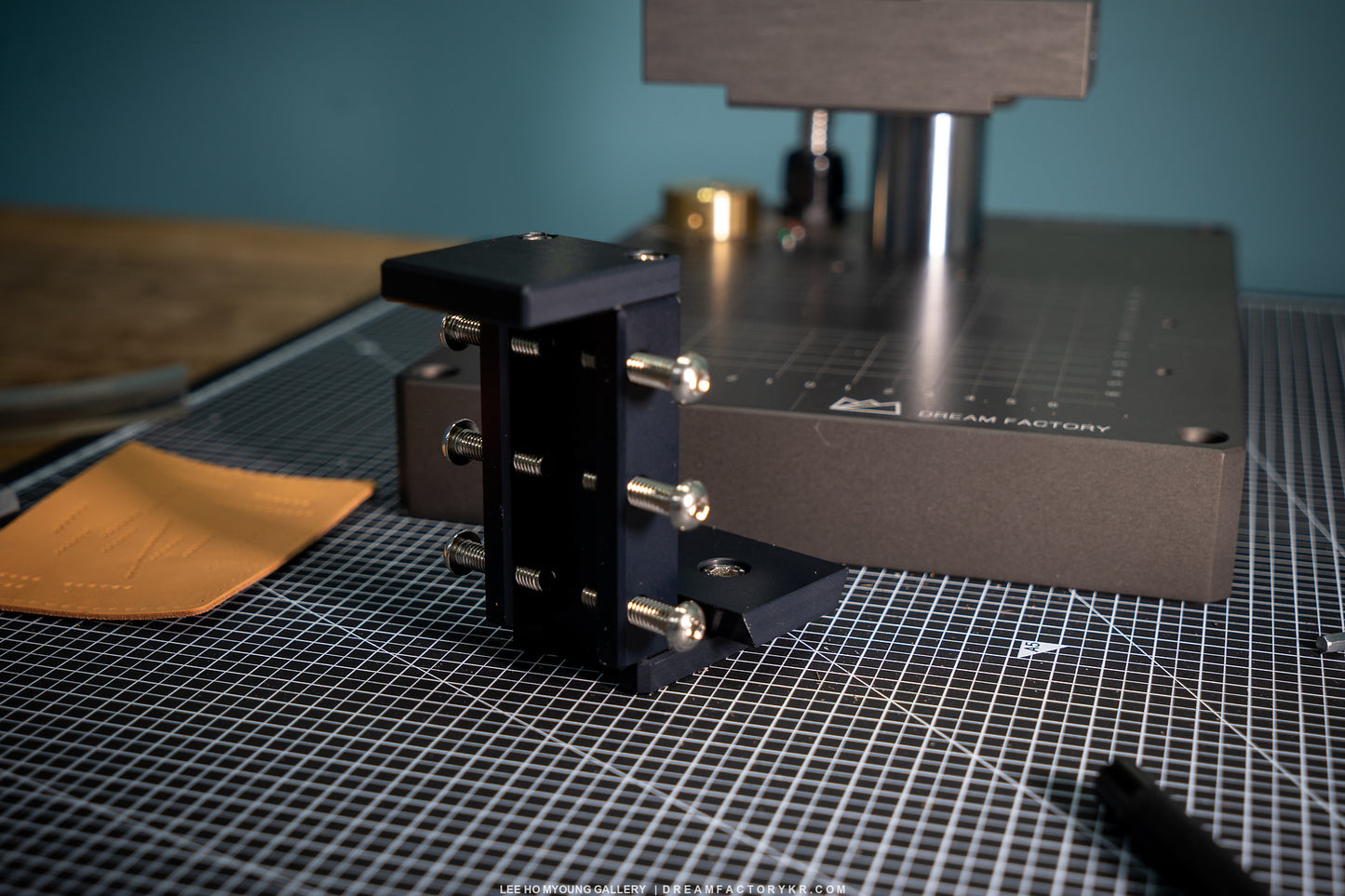 Pricking iron jig